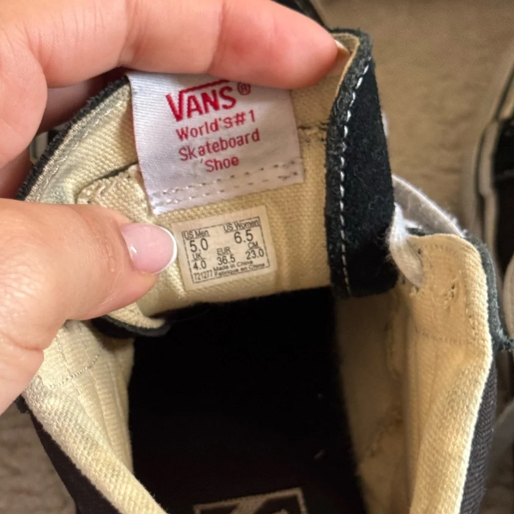 VANS Classic Black / White Hightop Skate Shoes | 6.5 W
